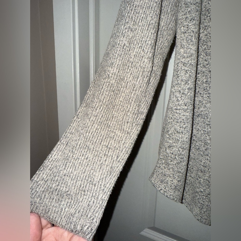 Fortune + Ivy Gray Sweater with Button Detail Women’s Size Large - Picture 4 of 6